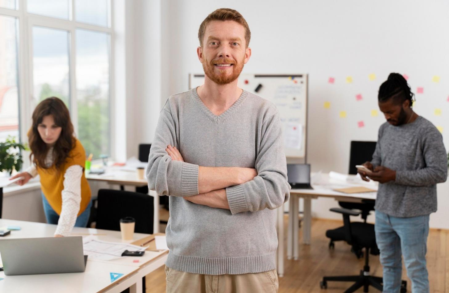 Equipo de xalverinoxo trabajando en educación financiera